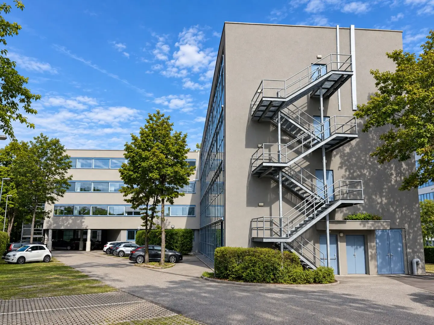 Representative office floor in central Linz location, approx. 694 m², flexibly designable, expandable