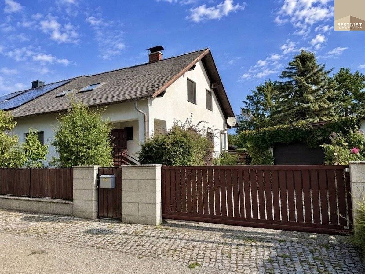 A Home to Feel Good In - Light filled Detached House with Pool, Sauna and Garage!