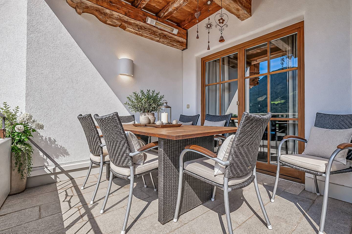 Sonnige Wohnung im Tiroler Stil mit Südterrasse