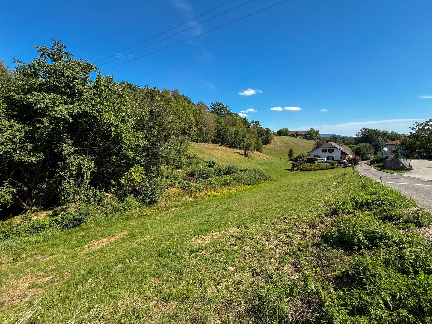 Quiet family apartment in hillside location