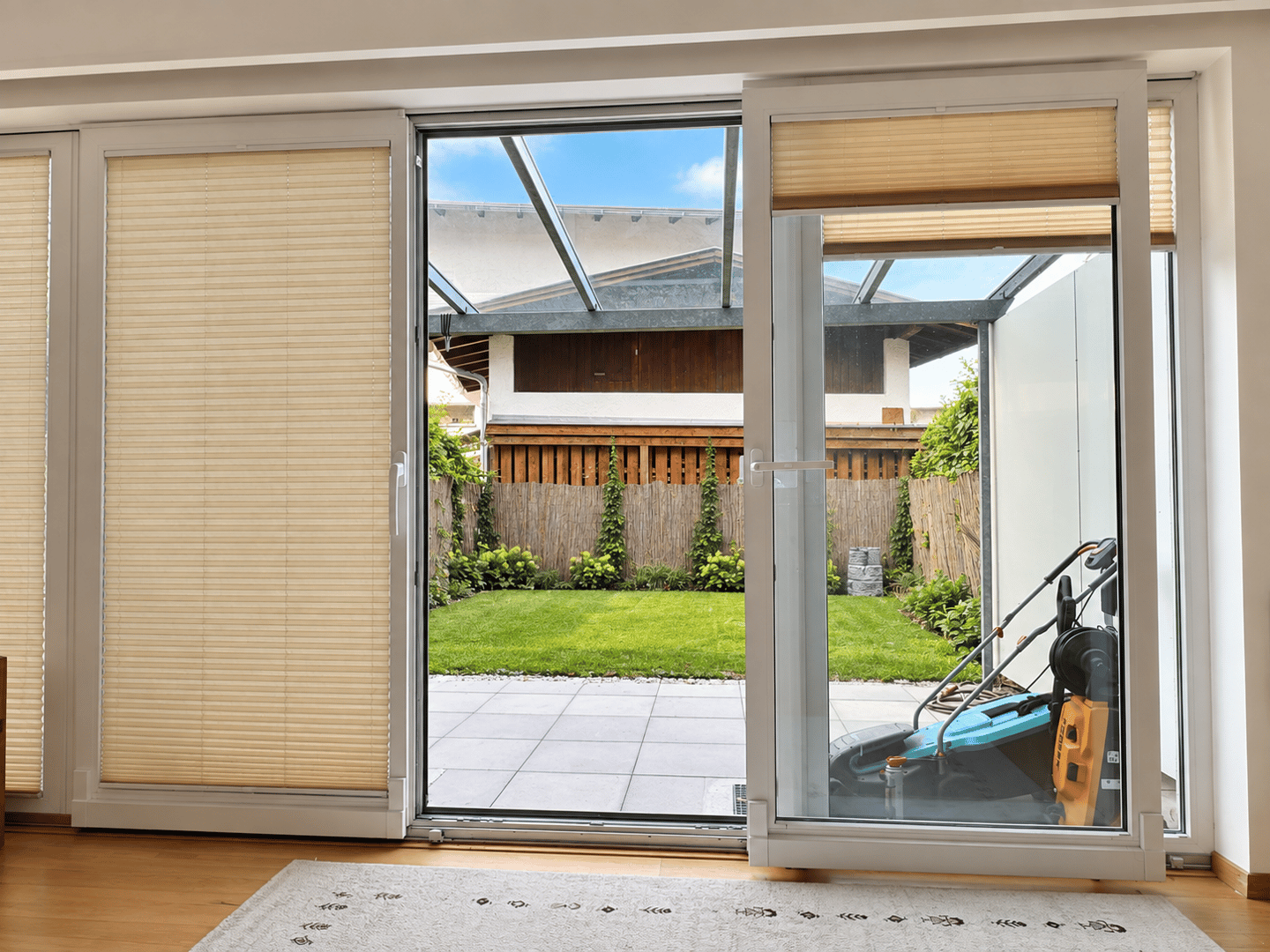 Well maintained family apartment with private garden and underground parking
