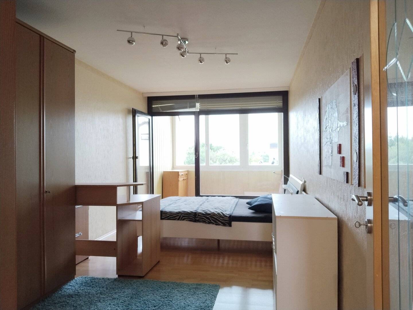 Top price-performance ratio: Well-maintained 3-room apartment with loggia &amp; parking
