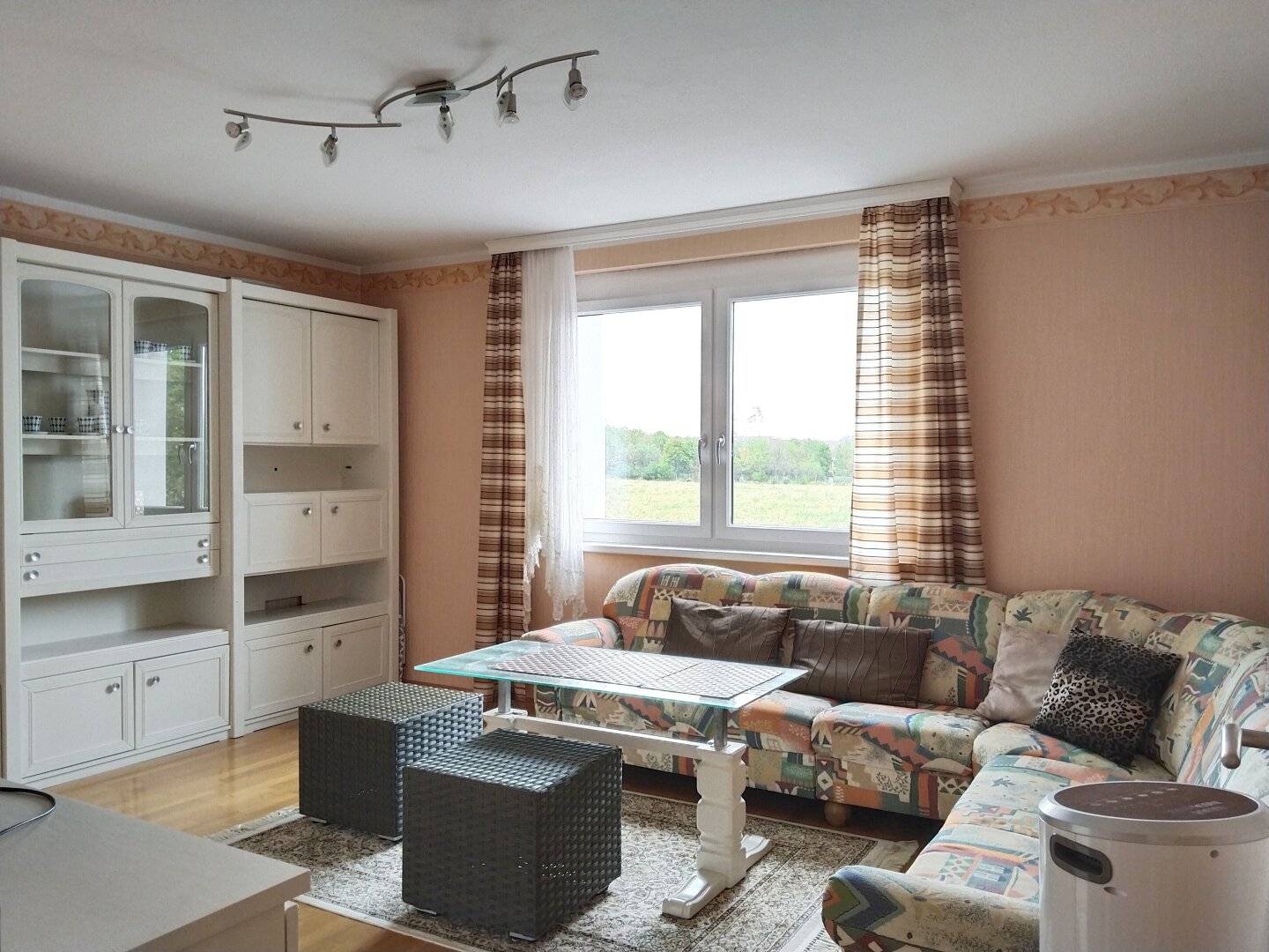 Top price-performance ratio: Well-maintained 3-room apartment with loggia &amp; parking