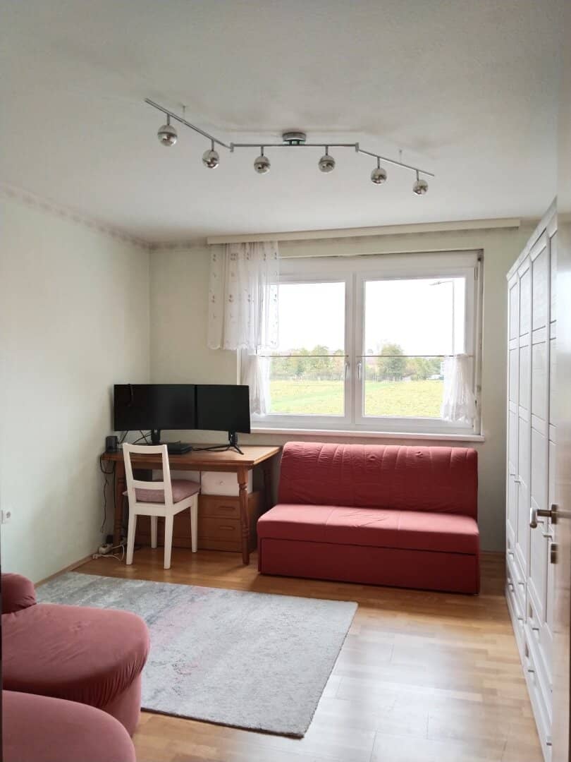Top price-performance ratio: Well-maintained 3-room apartment with loggia &amp; parking