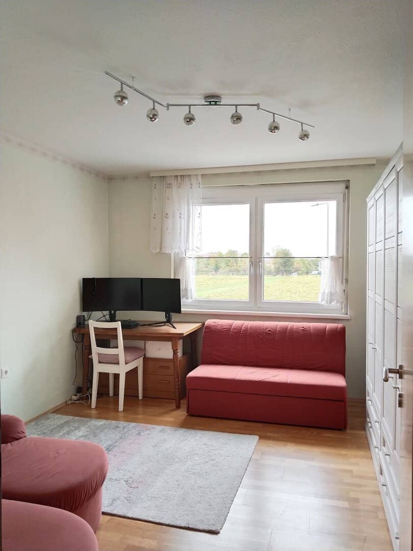 Top price-performance ratio: Well-maintained 3-room apartment with loggia &amp; parking