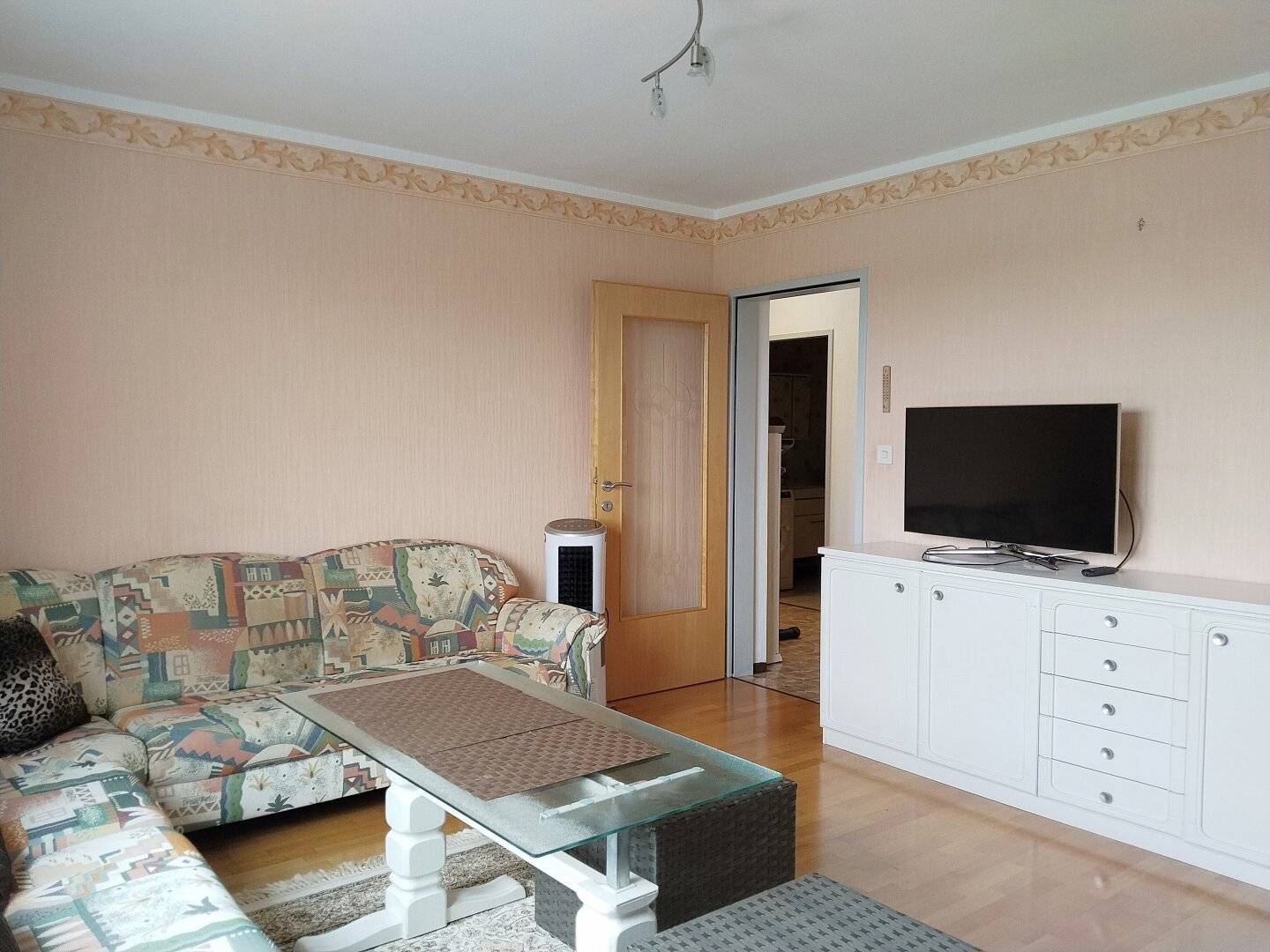 Top price-performance ratio: Well-maintained 3-room apartment with loggia &amp; parking