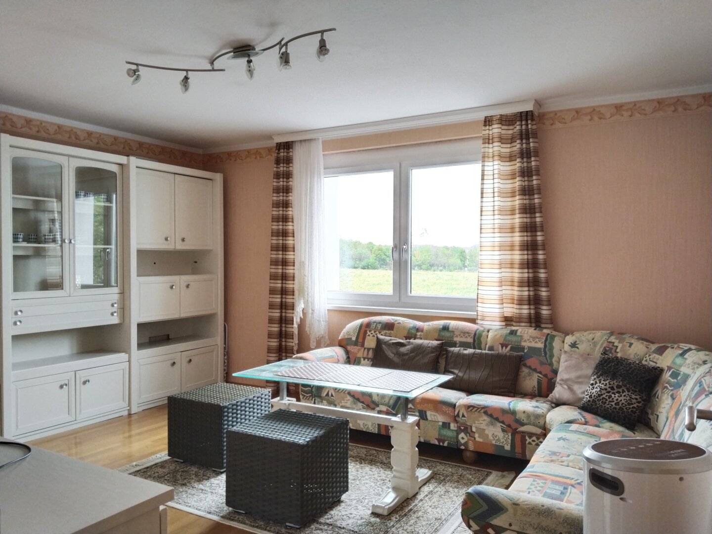 Top price-performance ratio: Well-maintained 3-room apartment with loggia &amp; parking