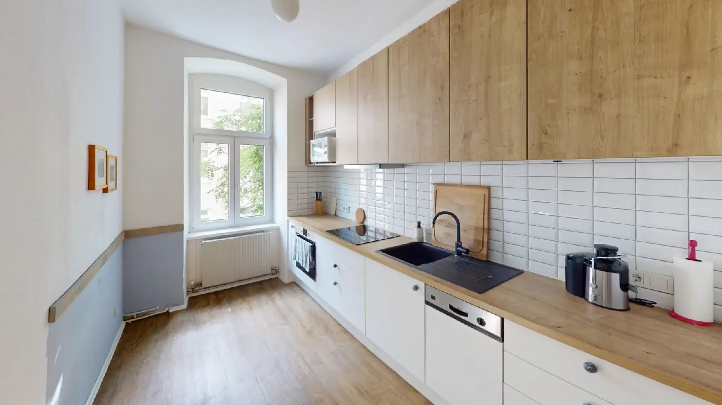 Quiet Altbauwohnung with classic charm