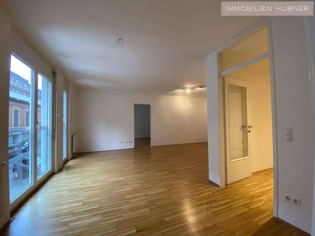 Bright Neubauwohnung with modern fitted kitchen