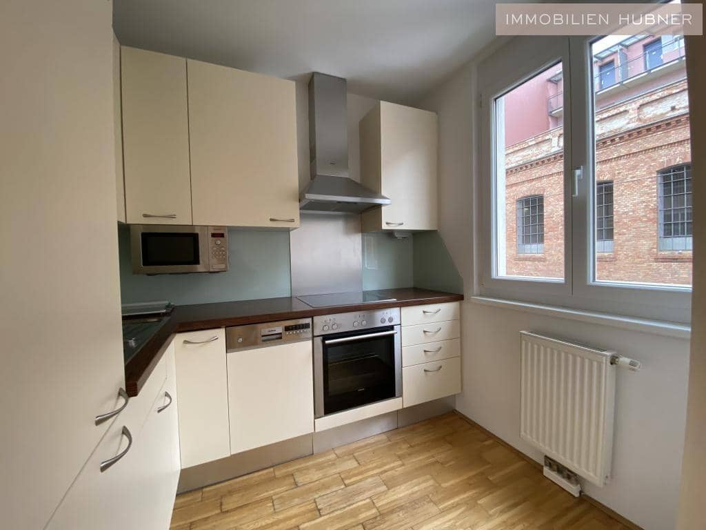 Bright Neubauwohnung with modern fitted kitchen