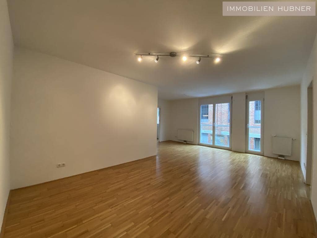 Bright Neubauwohnung with modern fitted kitchen
