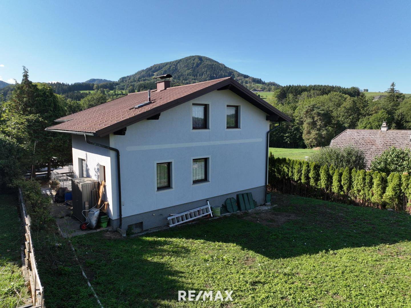 Blick vom Garten zum Haus