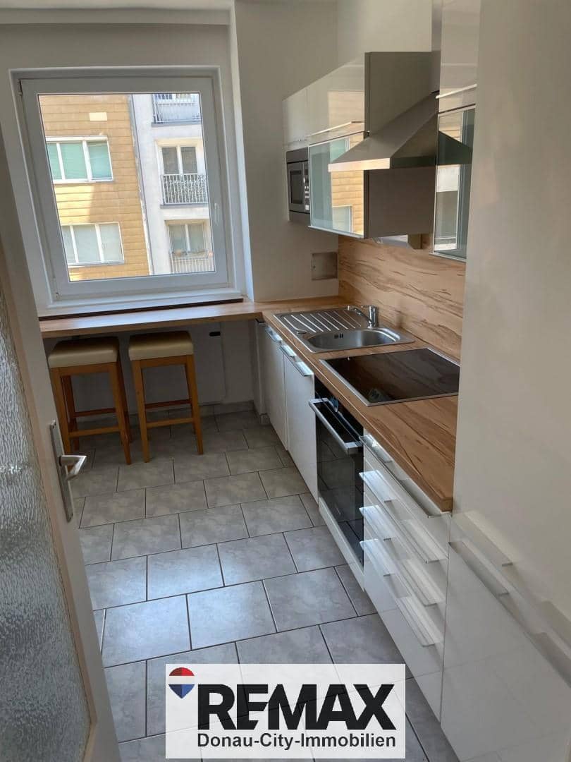 Bright renovated Wohnung with lift and separate kitchen