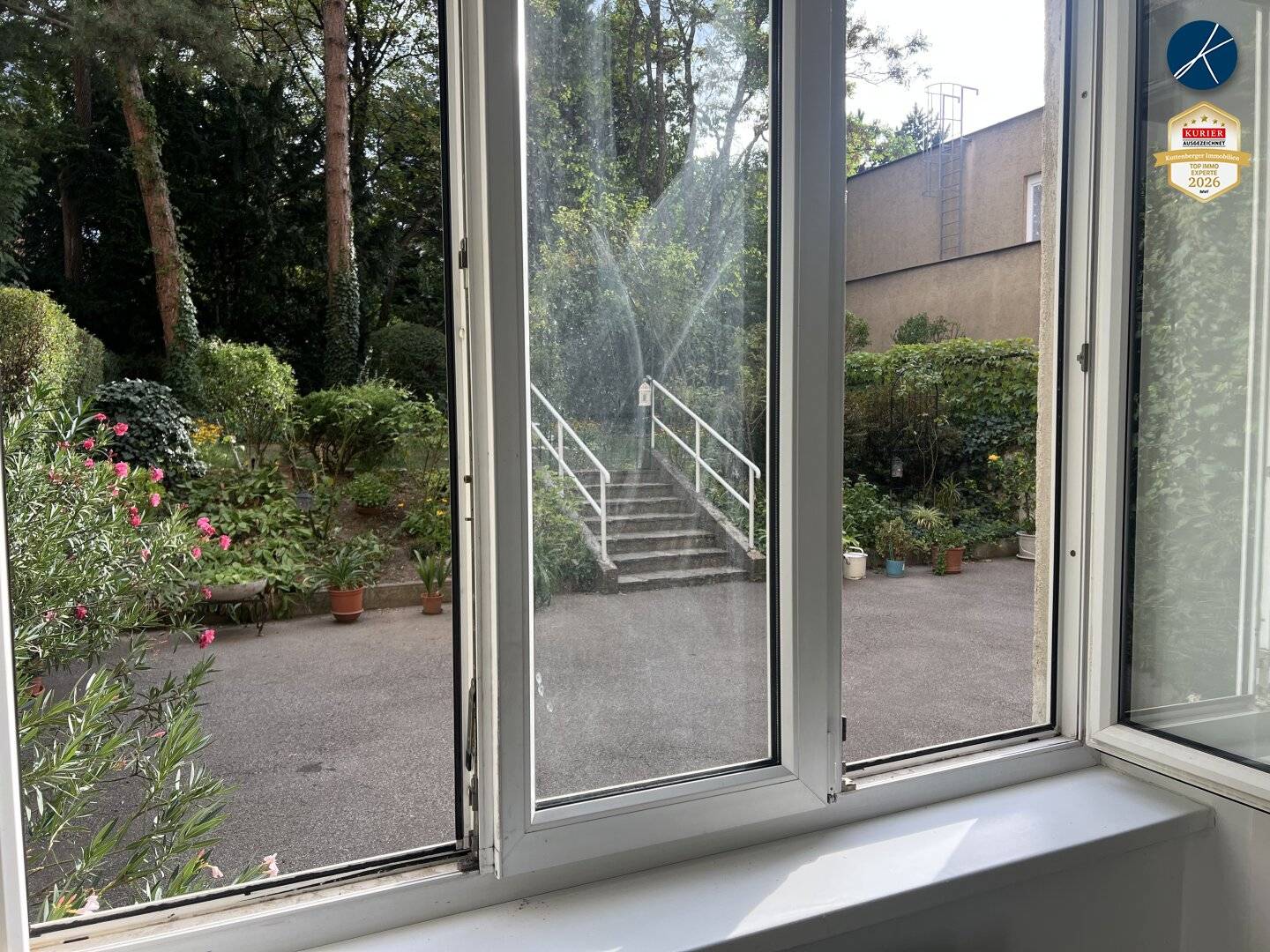 Küchenfenster mit Gartenblick