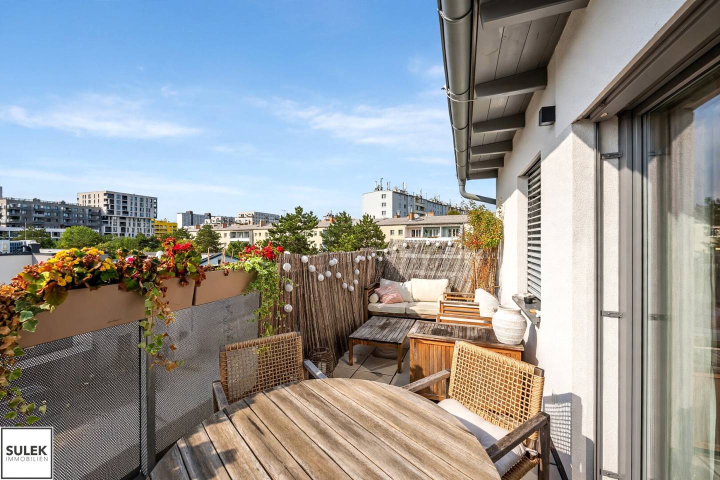 Helle 2-Zimmer-DG-Wohnung im jungen Neubau mit Westterrasse &amp; Klimaanlage – nur 5 Min. Fußweg zur U6 - ab 1.11. / 1.12.26