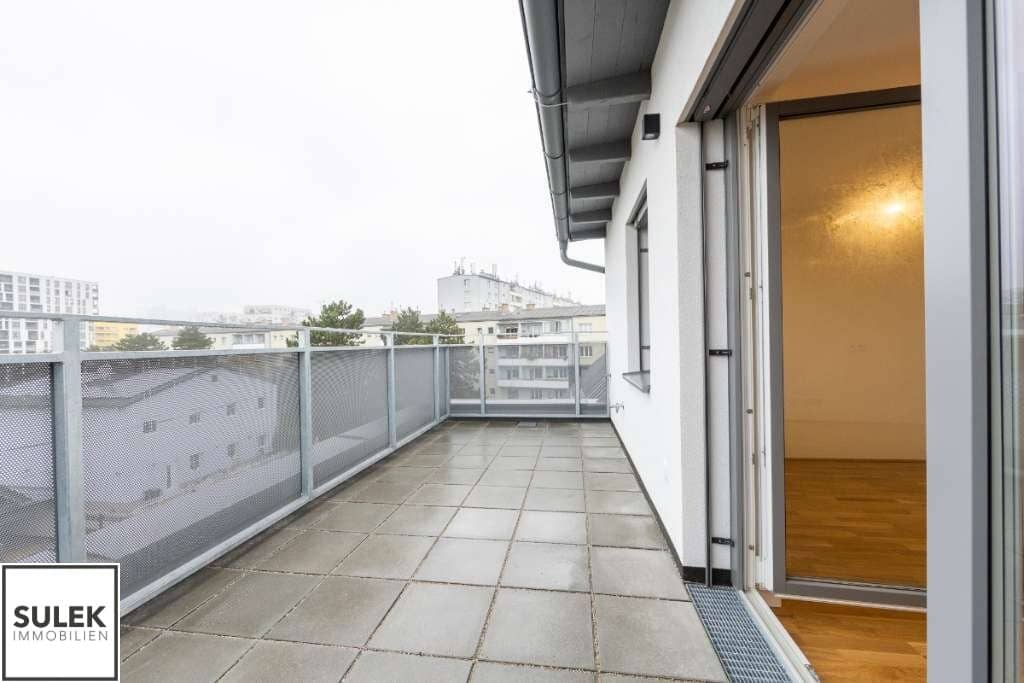 Bright 2-room attic apartment in a young new building with west terrace and air conditioning – only 5 min walk to U6 - from 1.11. / 1.12.26