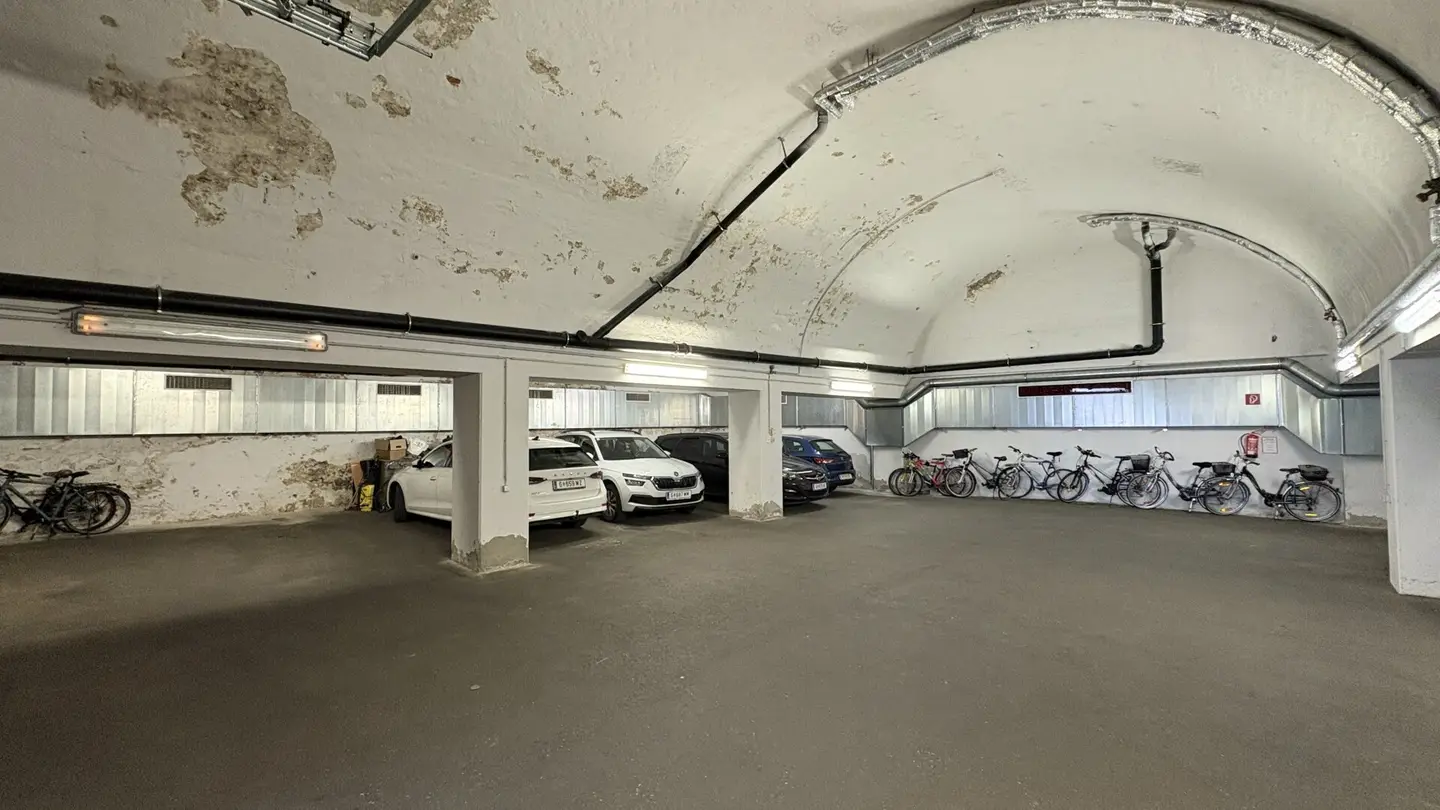 GARAGE - Grenadiergasse