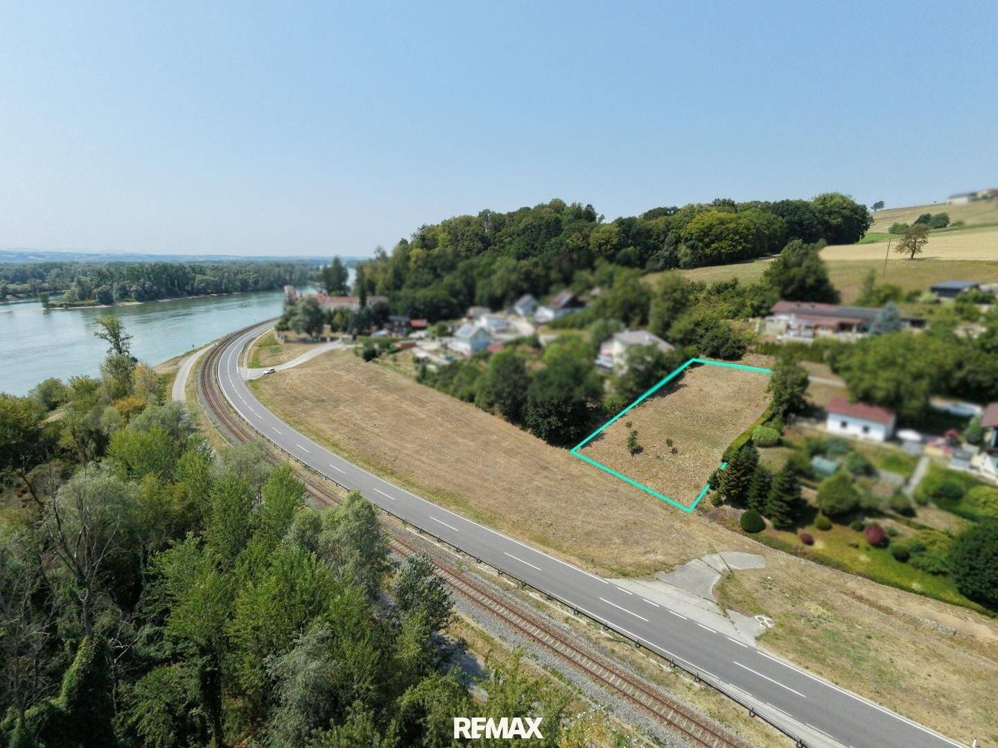 South-facing location with Danube view – building plot without construction obligation