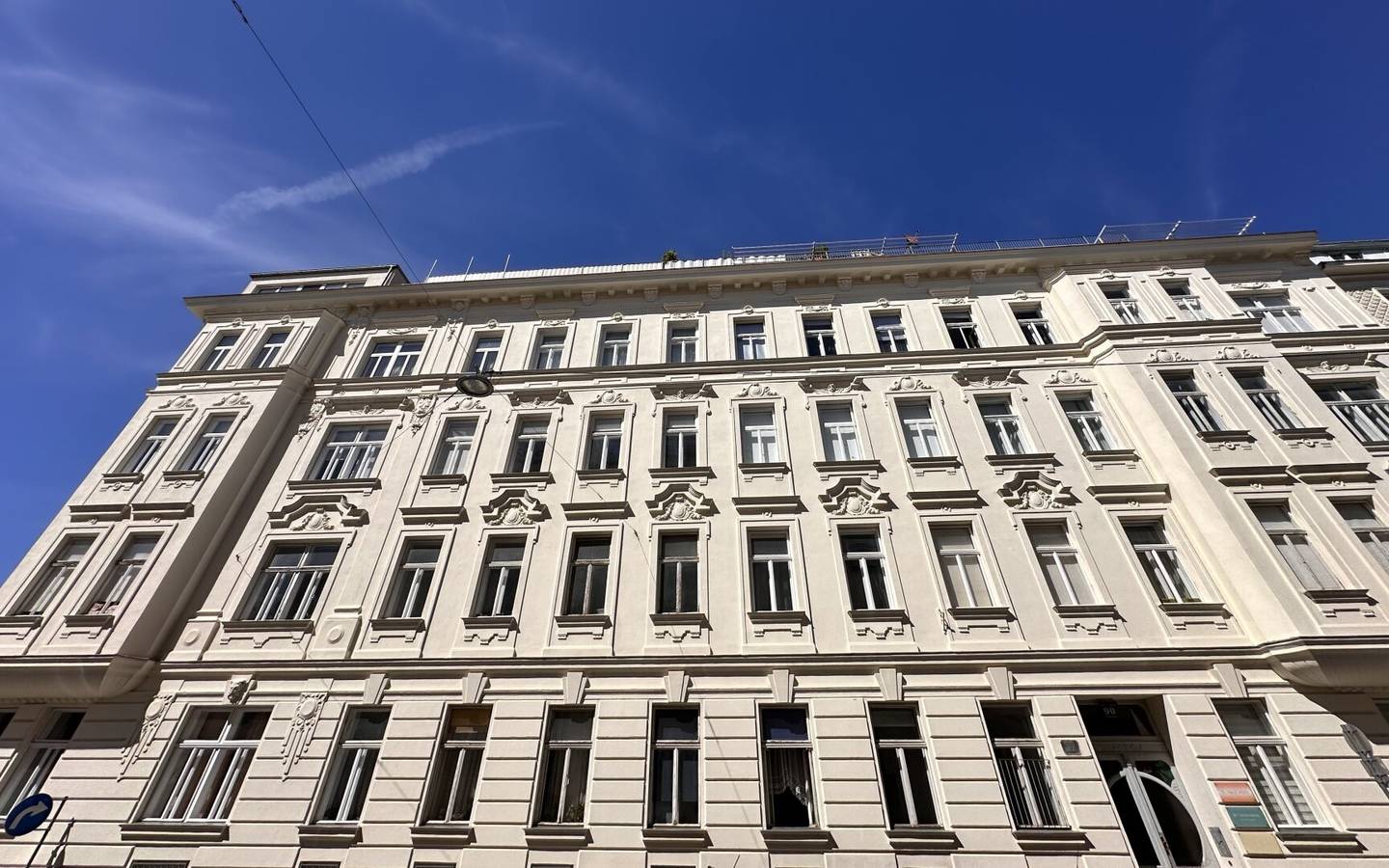 ATTENTION INVESTORS / Permanently rented 3-room old building apartment in top location of the 18th district