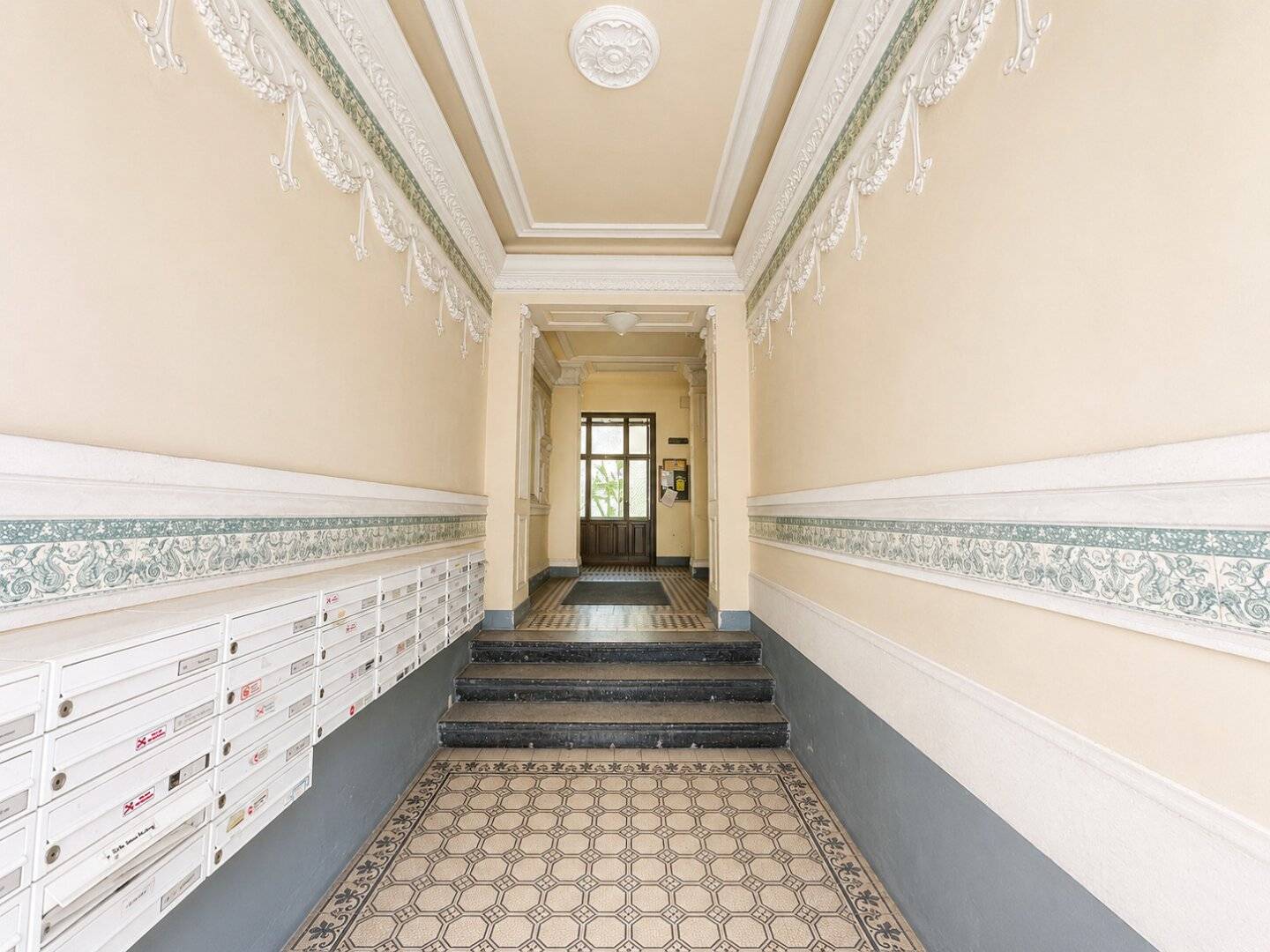 ATTENTION INVESTORS / Permanently rented 3-room old building apartment in top location of the 18th district