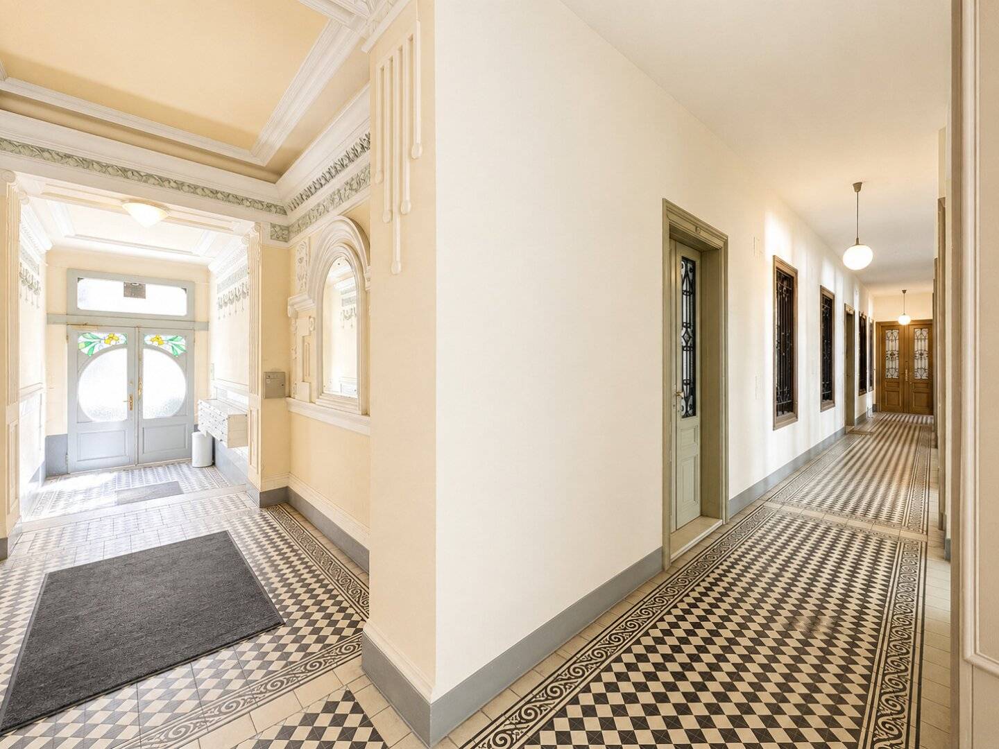 ATTENTION INVESTORS / Permanently rented 3-room old building apartment in top location of the 18th district