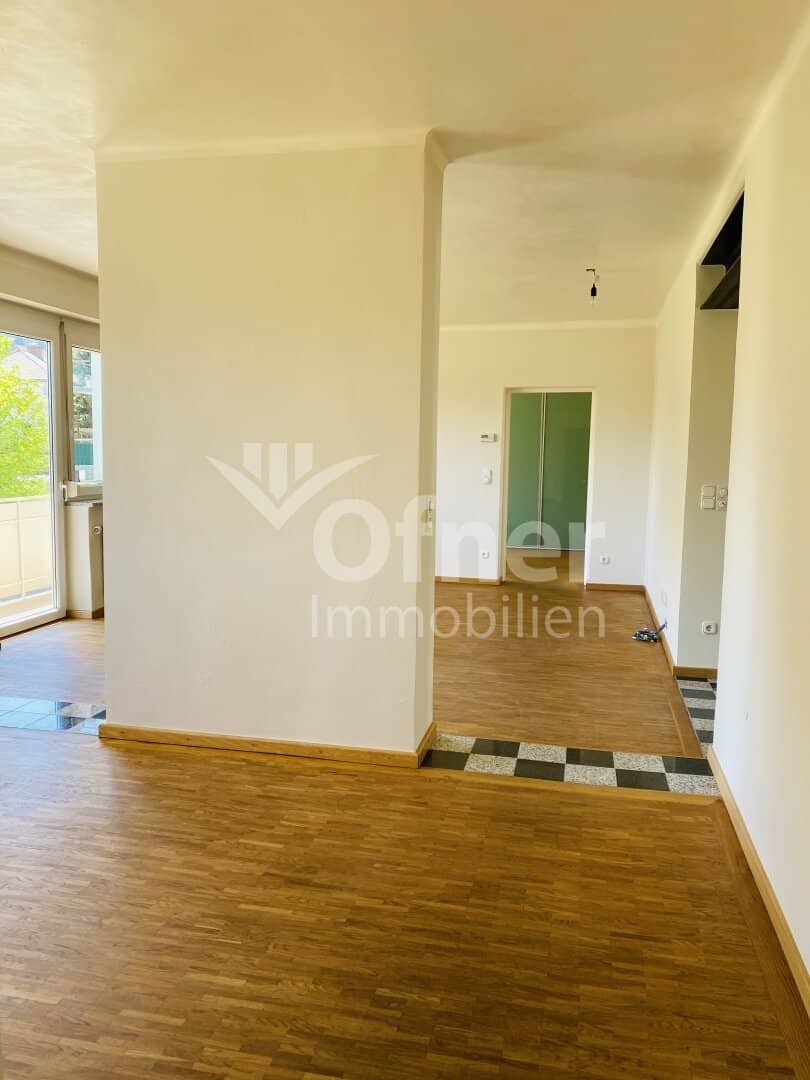 Großzügiges Wohnjuwel mit Sauna, zwei Balkonen &amp; zwei PKW-Abstellplätzen