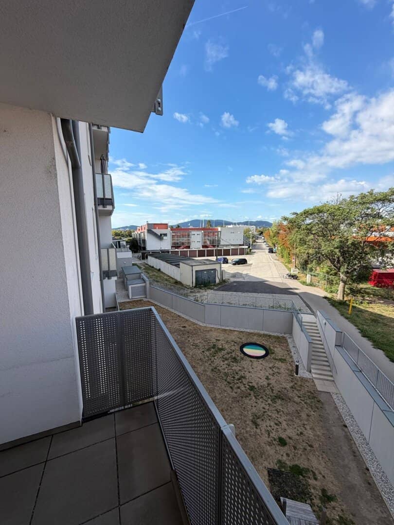 Commission-free and Immediate Move-in: 2-room apartment with balcony directly at the Vienna city border - Top 1/24