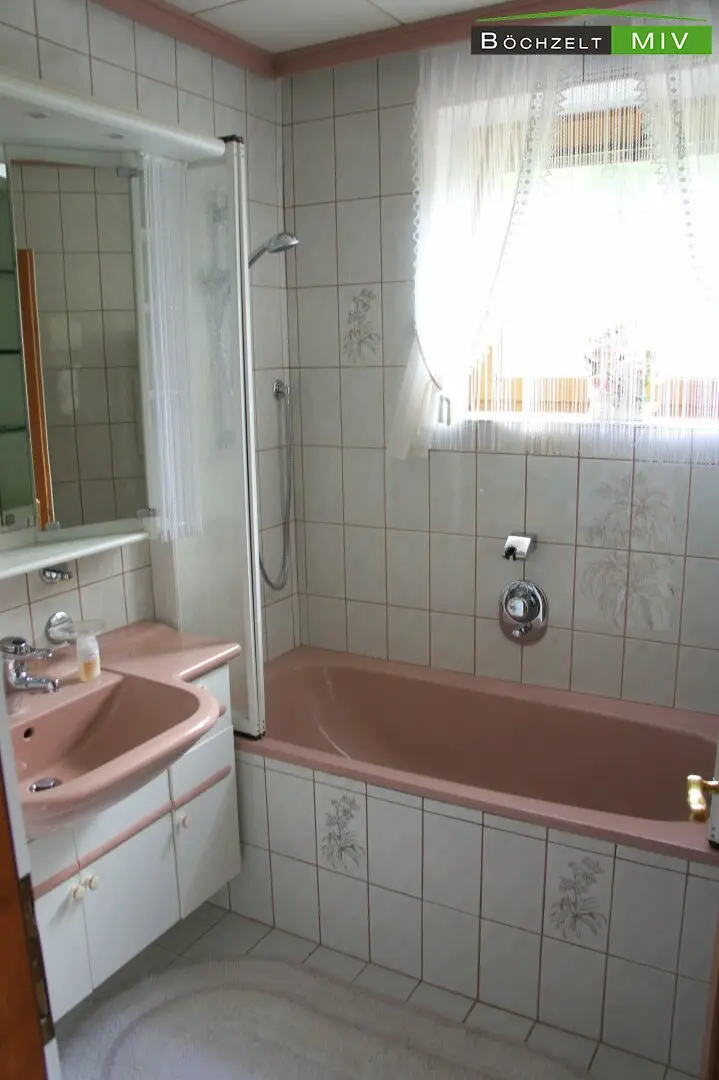 Wohnen im Grünen - sanierte Haushälfte mit Garten in Aichdorf: