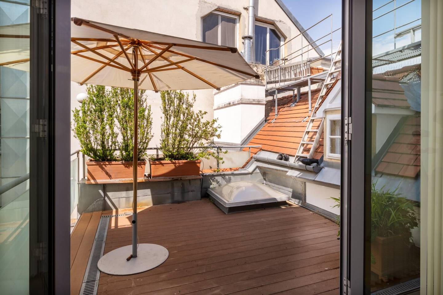 Top floor apartment in a quiet prime location - Almost at Stephansplatz!