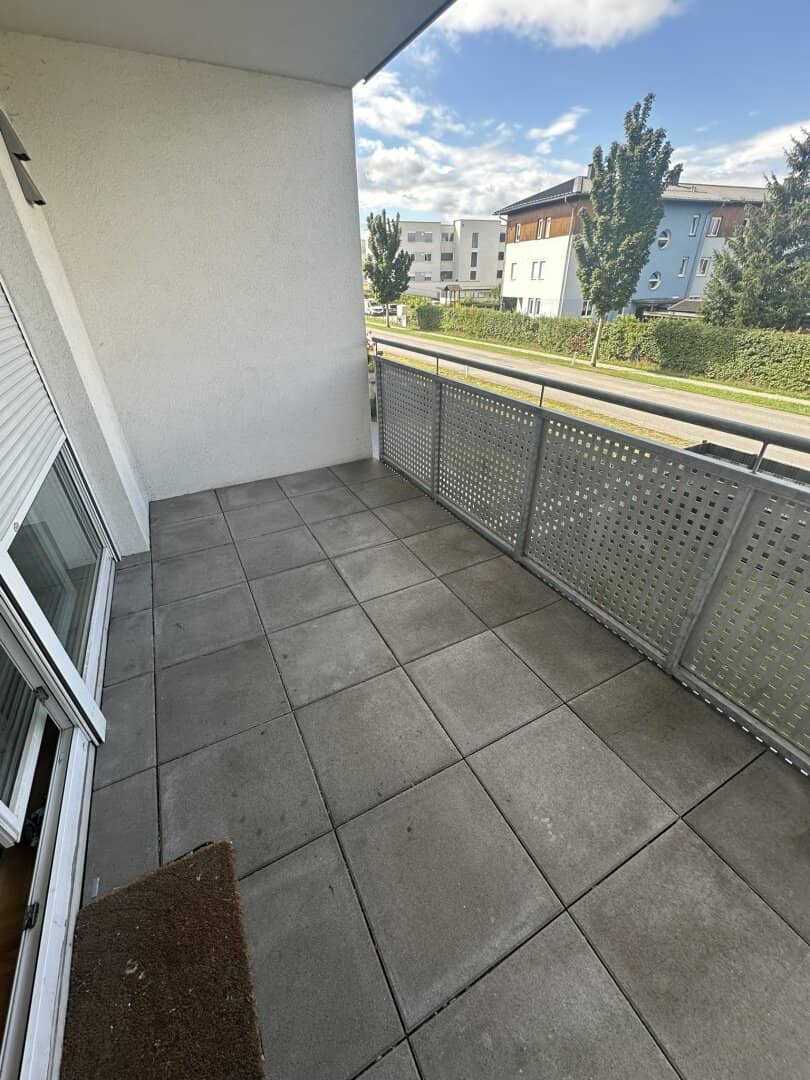 Spacious 4-room apartment with loggia and 2 car parking spaces