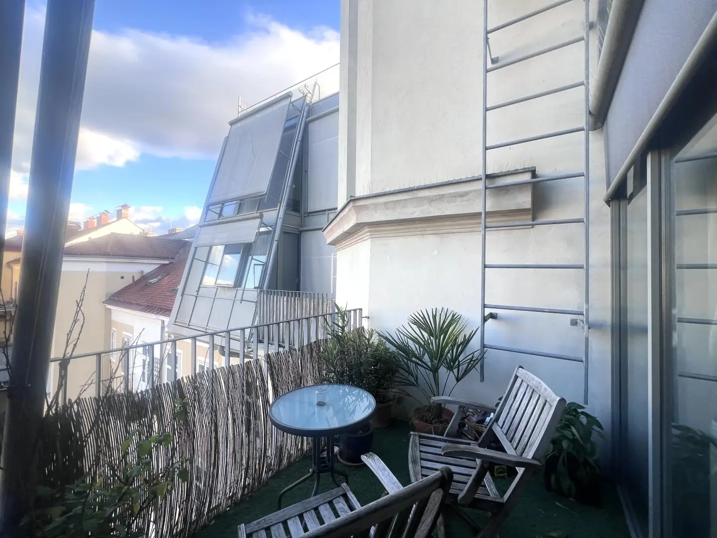 Design: Exceptional Maisonette Apartment Near University of Arts