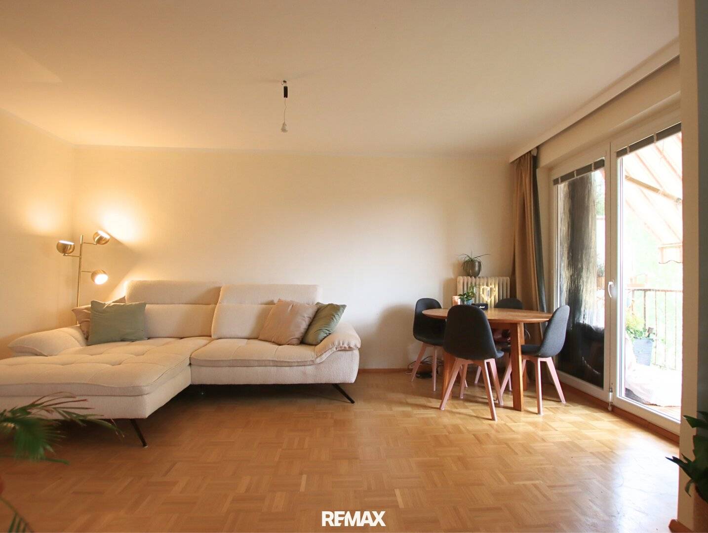RUHE, WEITBLICK &amp; LEBENSQUALITÄT – großzügige 2-Zimmer-Wohnung mit Loggia