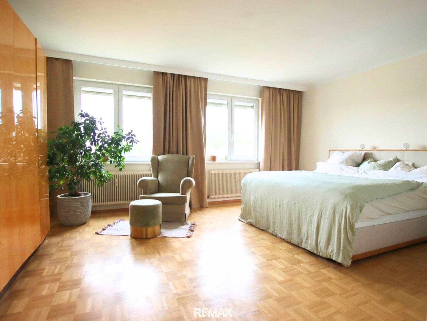 RUHE, WEITBLICK &amp; LEBENSQUALITÄT – großzügige 2-Zimmer-Wohnung mit Loggia