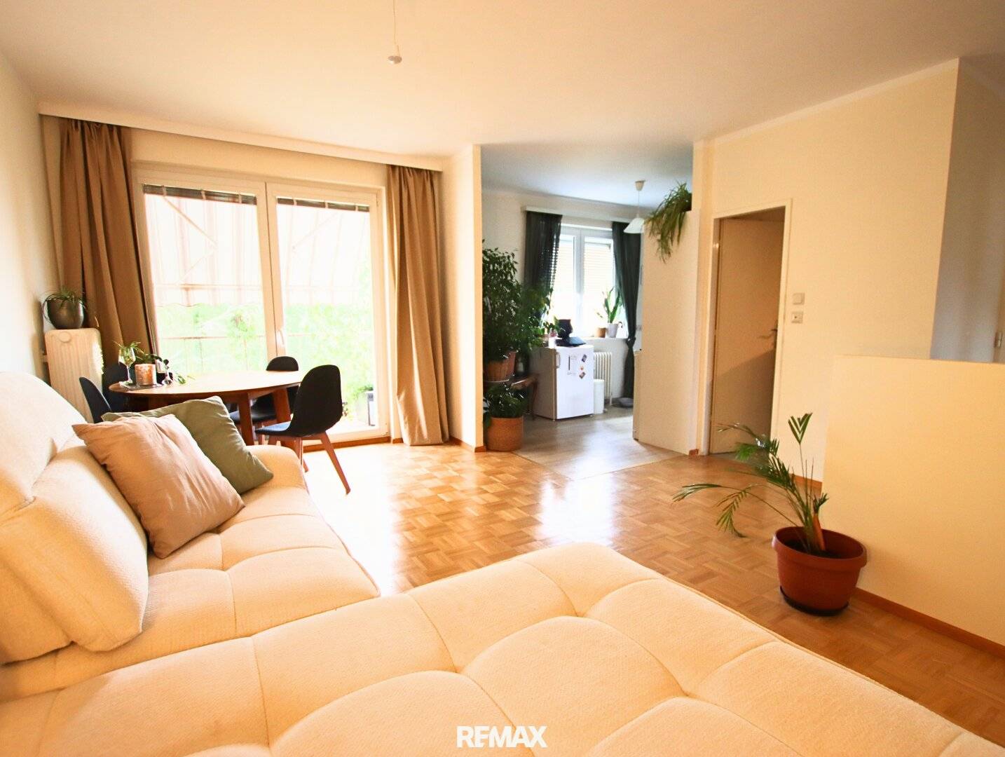 RUHE, WEITBLICK &amp; LEBENSQUALITÄT – großzügige 2-Zimmer-Wohnung mit Loggia