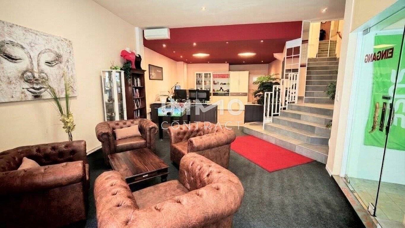 House share with approx. 300 m² usable area in prime location only a few steps from the main square