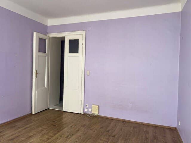 Renovierungsbedürftige Altbauwohnung mit Potenzial nahe Brunnenmarkt