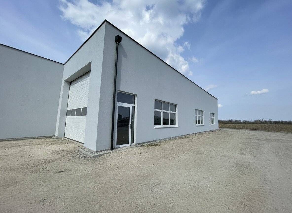 Helle Gewerbe- und Werkstatthalle in Sollenau – mit Hebebühnen, Lkw-Zufahrt und umfangreicher Ausstattung (Halle T3)
