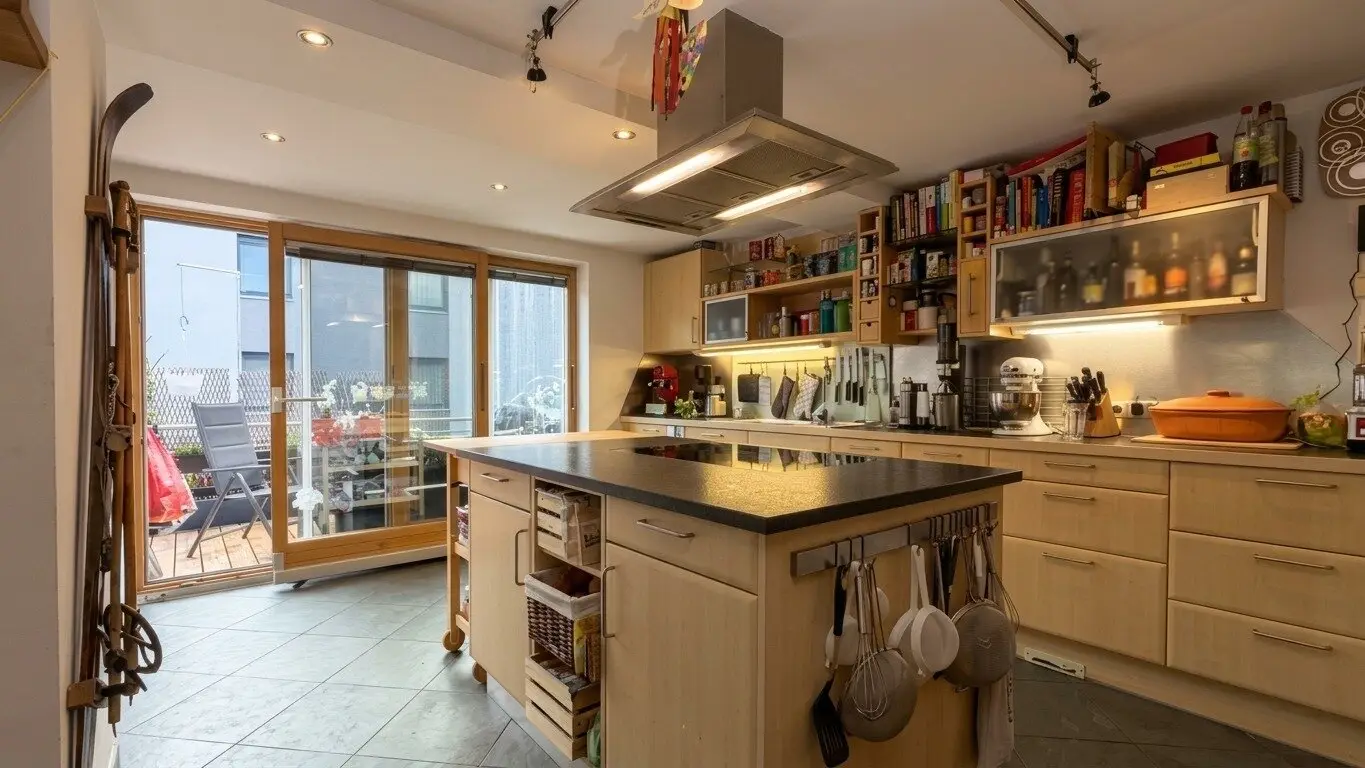 Landeck- Perjen: Spacious apartment with balcony, garage and special living ambience