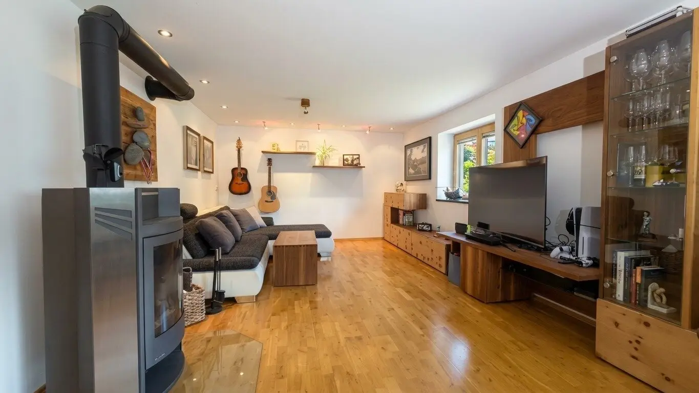 Landeck- Perjen: Spacious apartment with balcony, garage and special living ambience