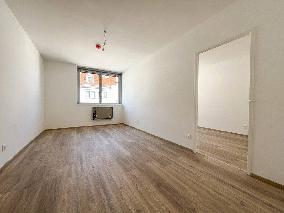 Erstbezug ins gekühlte 2-Zimmer Büro mit idealer U-Bahn Anbindung!