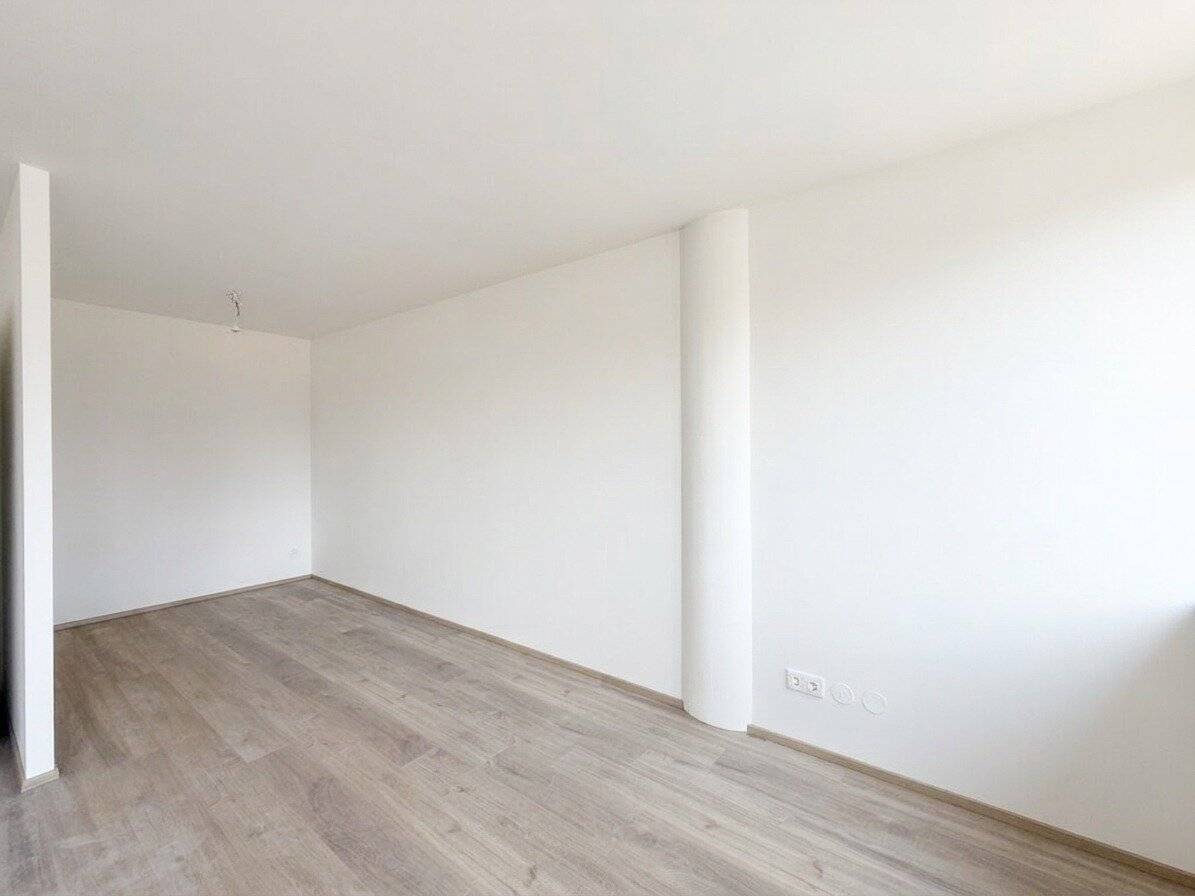 Gekühltes 1-Zimmer Büro mit Abstellraum, getrennter Küche und perfekter Anbindung an U4/U6!