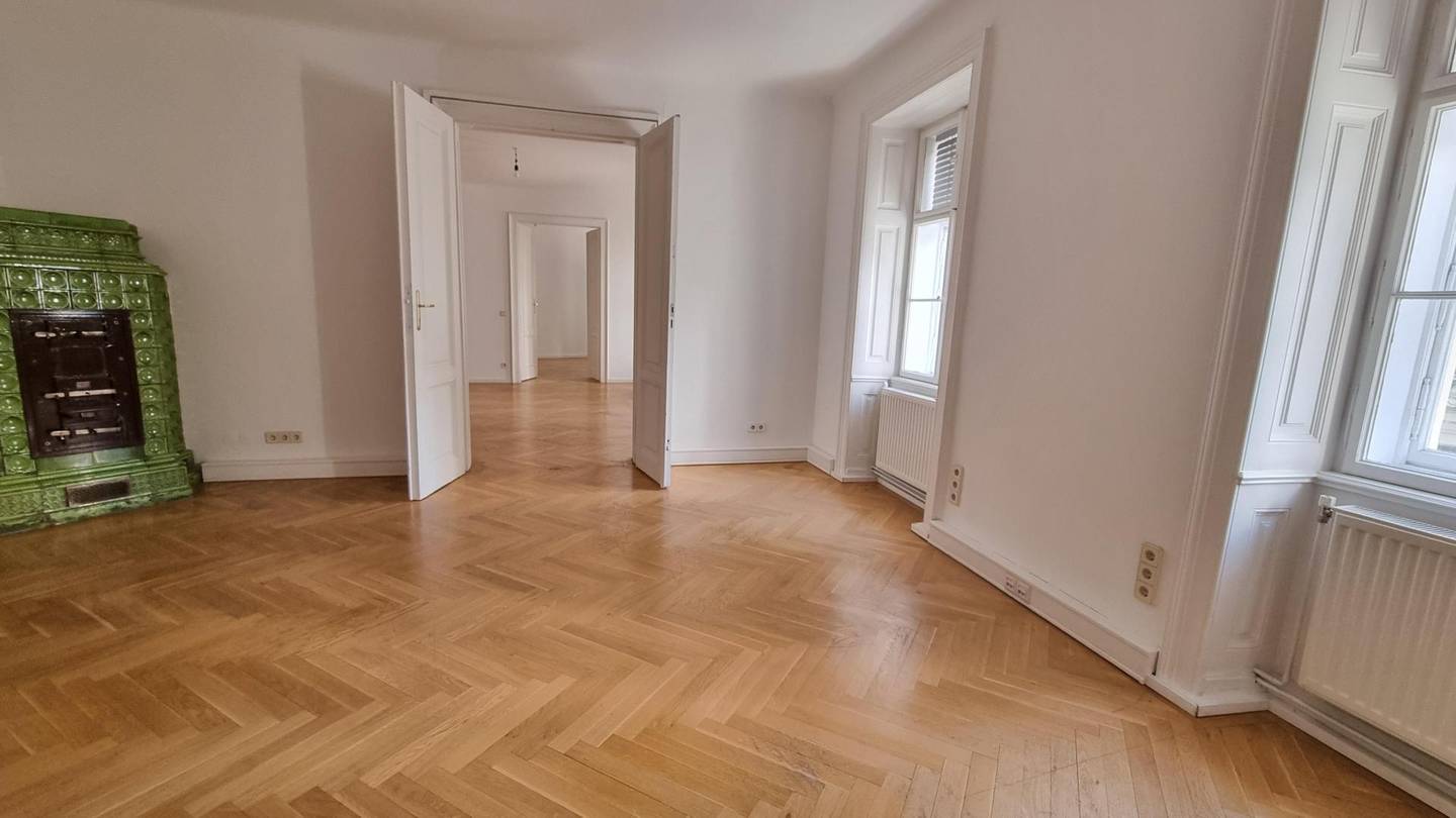 Elegant apartment in the embassy quarter with elevator