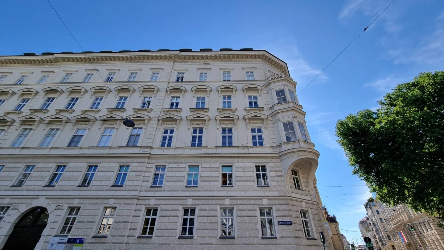 Elegant apartment in the embassy quarter with elevator