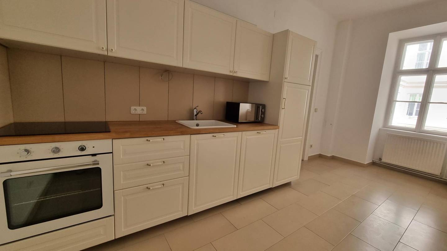 Elegant apartment in the embassy quarter with elevator