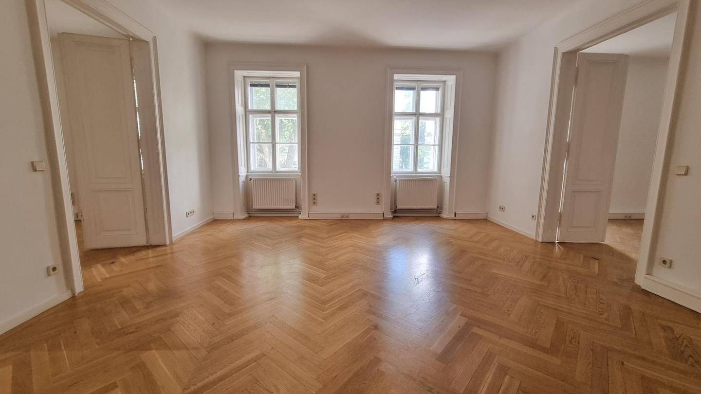 Elegant apartment in the embassy quarter with elevator