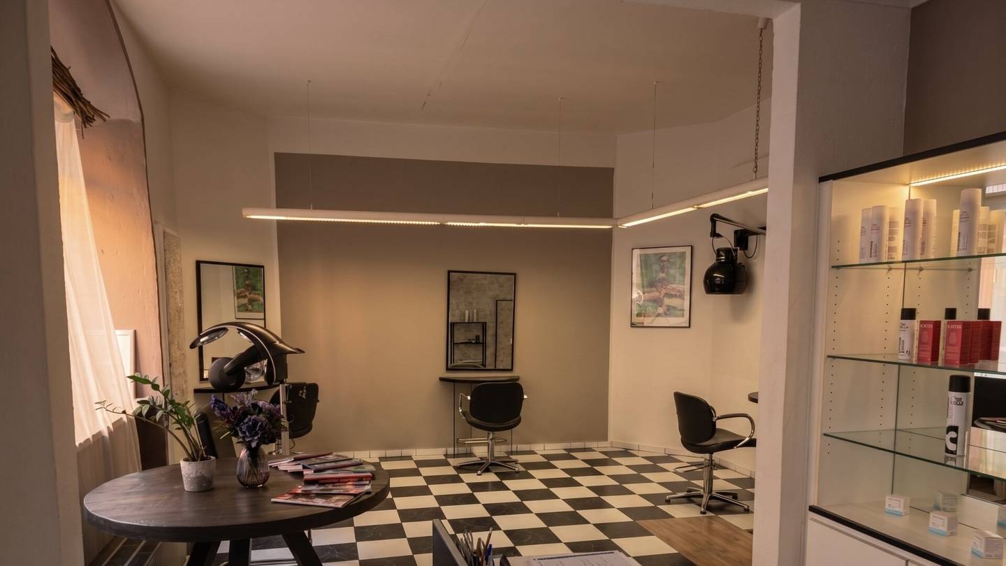 Commercial premises for hairdresser or beauty salon in Josefstadt — 131.48 m², NO TRANSFER FEE