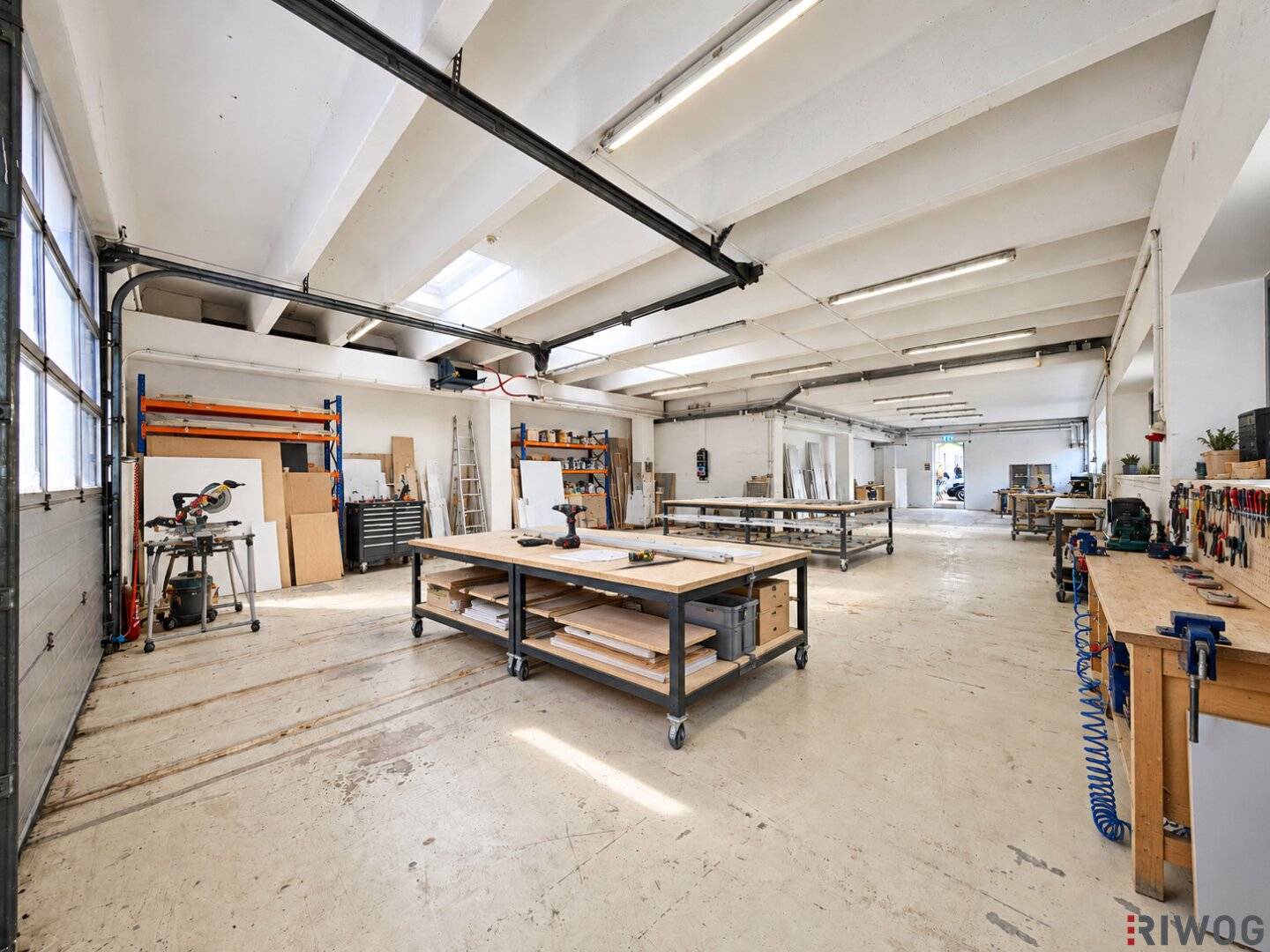 160m² ebenerdige Produktionsfläche mit Sektionaltor | ab sofort | modernes Betriebsgelände
