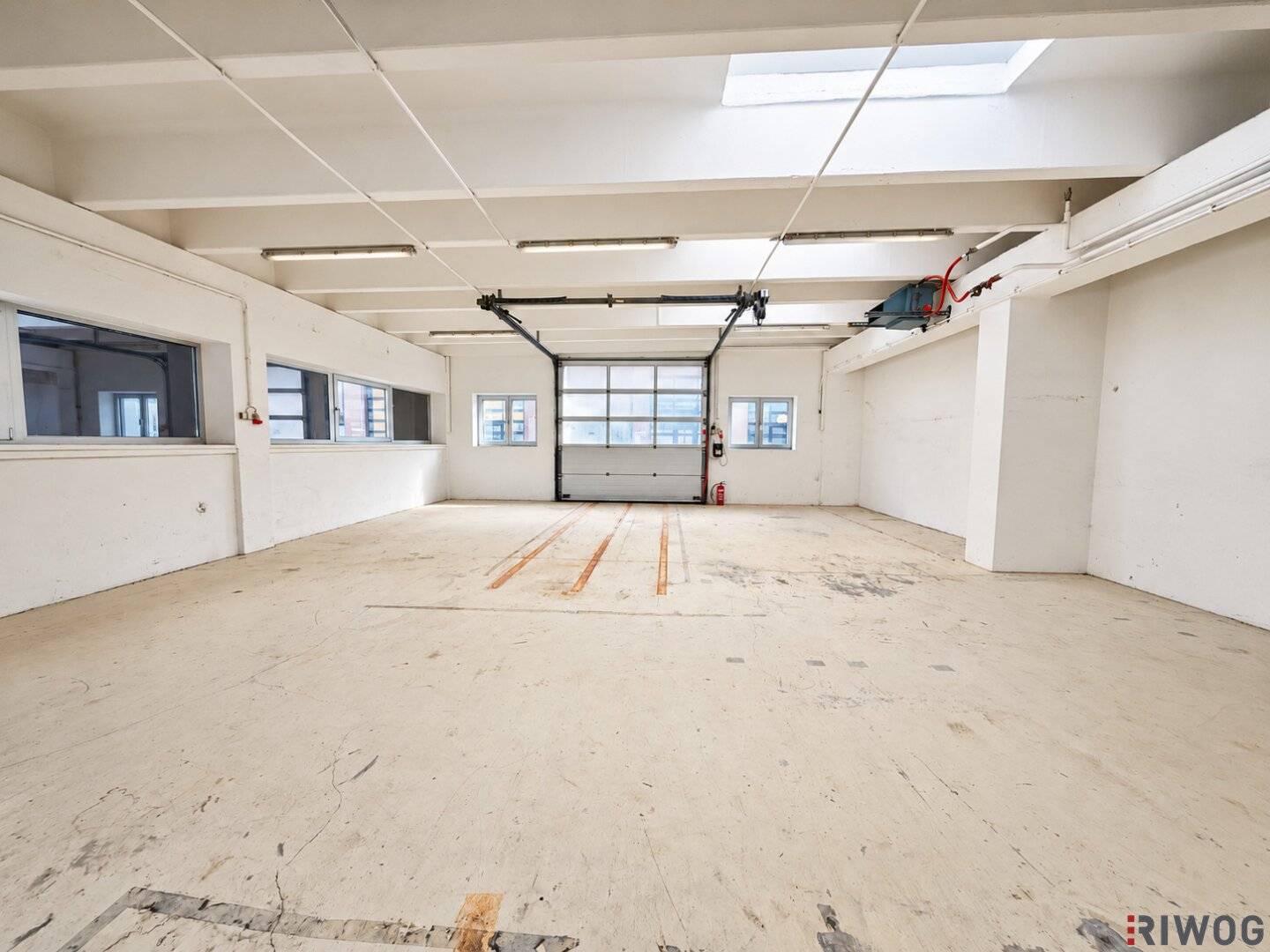 160m² ebenerdige Produktionsfläche mit Sektionaltor | ab sofort | modernes Betriebsgelände