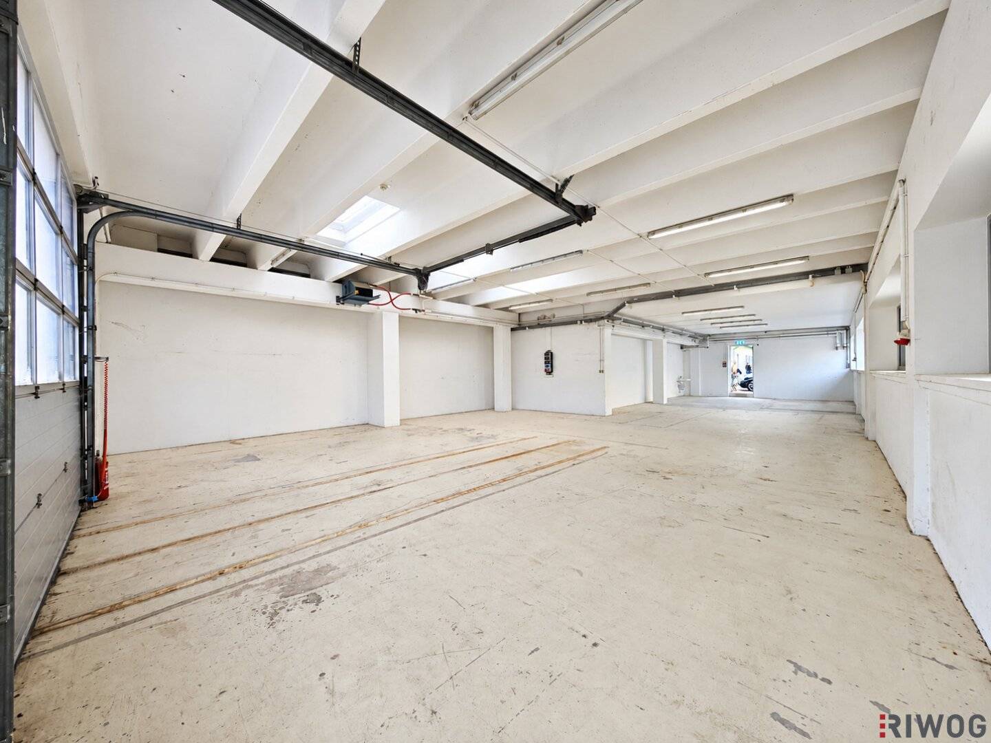 160m² ebenerdige Produktionsfläche mit Sektionaltor | ab sofort | modernes Betriebsgelände