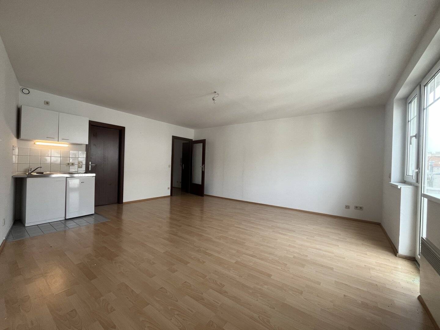 AUGASSE: HELLE 1-ZIMMER-WOHNUNG MIT BALKON